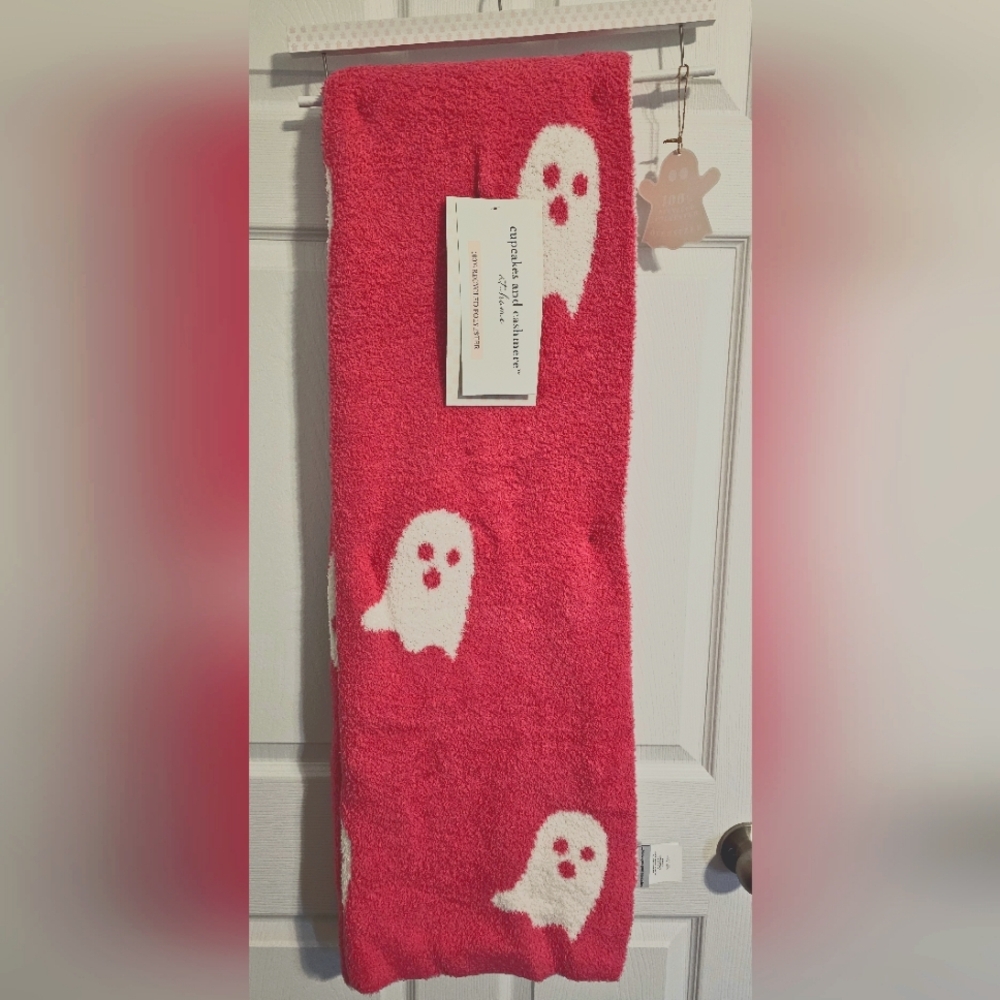 🔥👻 Cupcakes and Cashmere Viral Pink Ghost Oversize Throw Blanket NWT
